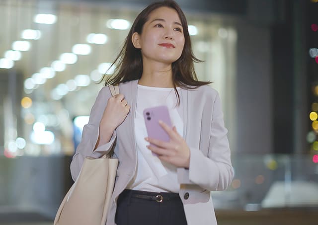 仕事帰りの女性